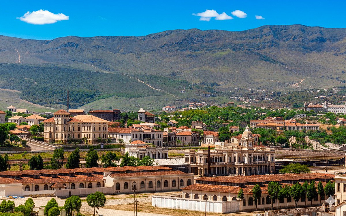 SupermanIFB's tweet photo. Belo Horizonte , Praça da Estação, já com a atual estação que foi inaugurada em 1922.

#TercaAmigosDaLiga https://t.co/obKEvAI4Z9