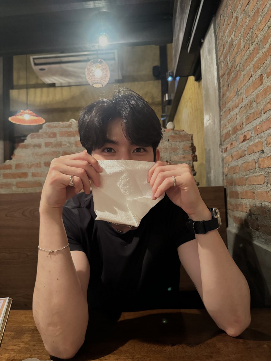 I just wanted to say that I really need a cuddle 🥹🤍