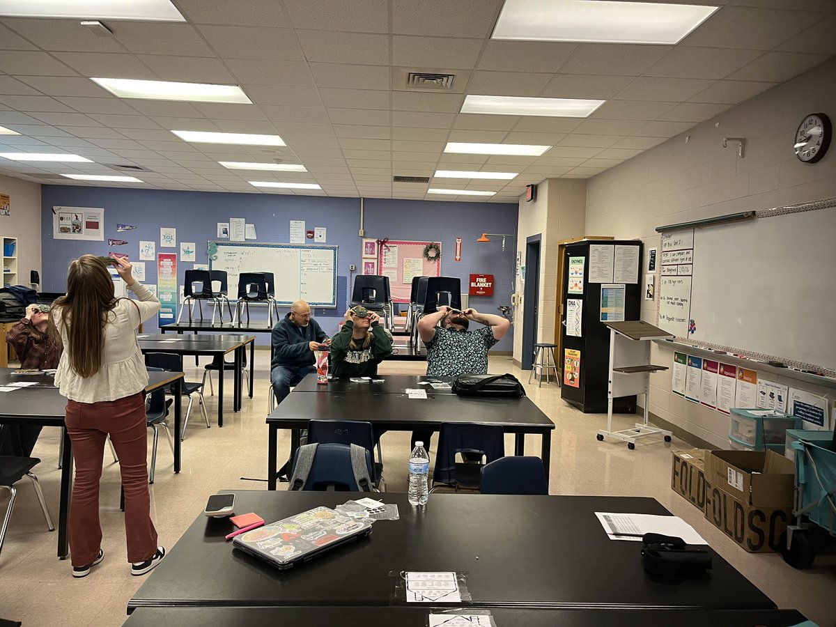 Holly Stuart tweet media