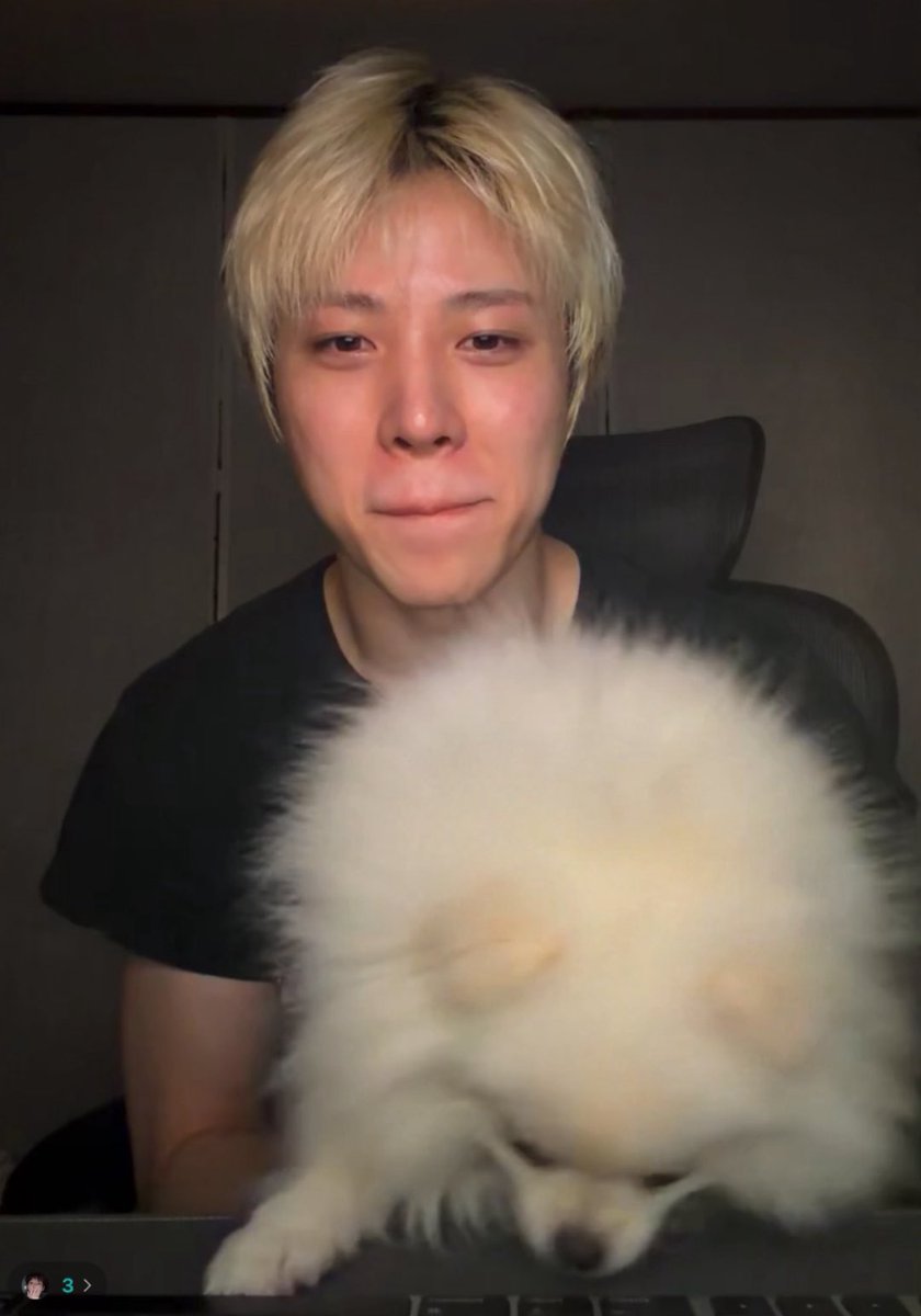 lysmjhwan's tweet photo. so junghwan so candy they both are so cute 😭 https://t.co/rBP0olu7KC