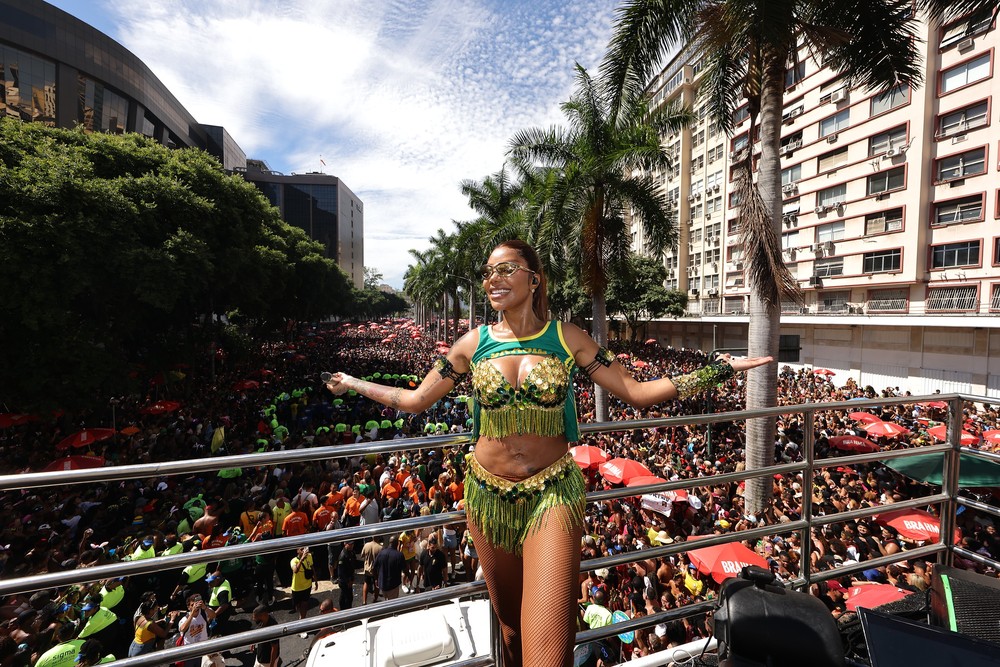 Os reacionários pira
A gadaiada pira 🤣 
O conservadorismo enlouquece. 
#ludivinita