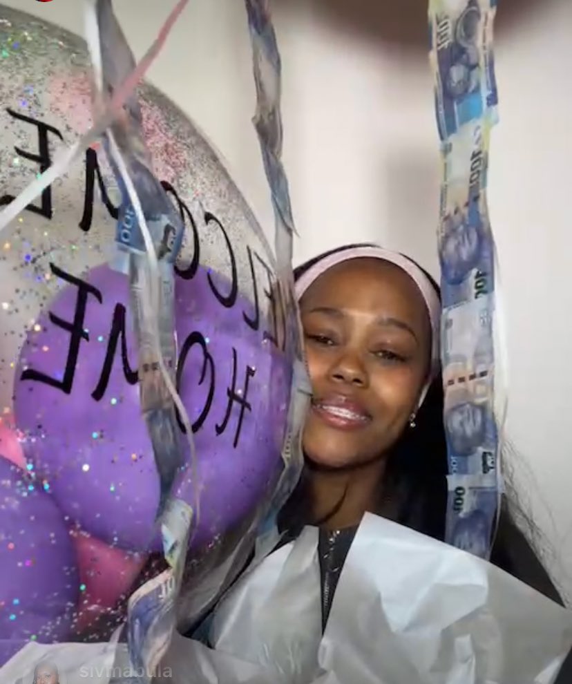 Neliswafanpage's tweet photo. Our girl is so happy 🦋💜

PROUD OF NELISWA
WELCOME HOME NELISWA
#NeliswaNgada https://t.co/pwu8joLvtp