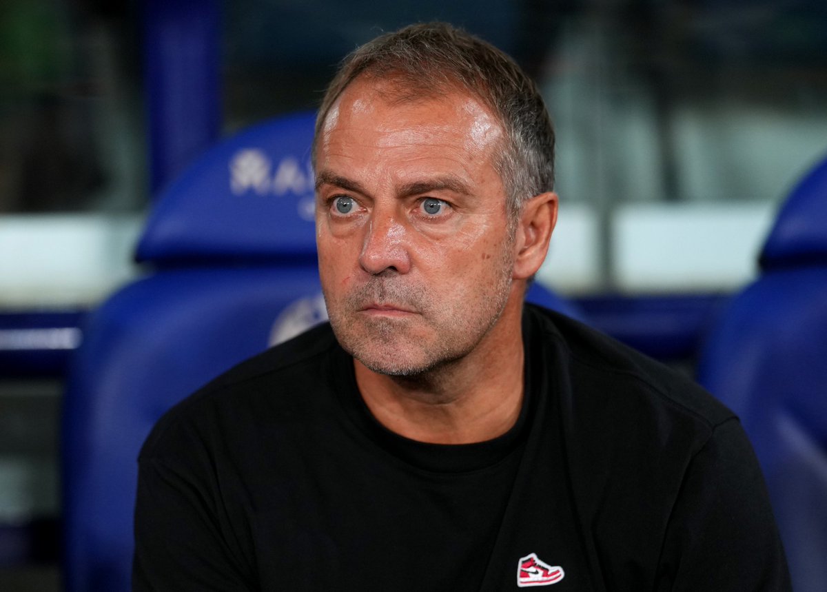 RadioCuler's tweet photo. 🚨 Hansi Flick já tentou praticamente TUDO na defesa.

Em 38 jogos oficiais na temporada (24 de LaLiga, 8 de Champions, 4 de Copa do Rei e 2 da Supercopa), o técnico utilizou 16 formações defensivas diferentes.

📊 [@gbsans] https://t.co/9Y6WzcqGck