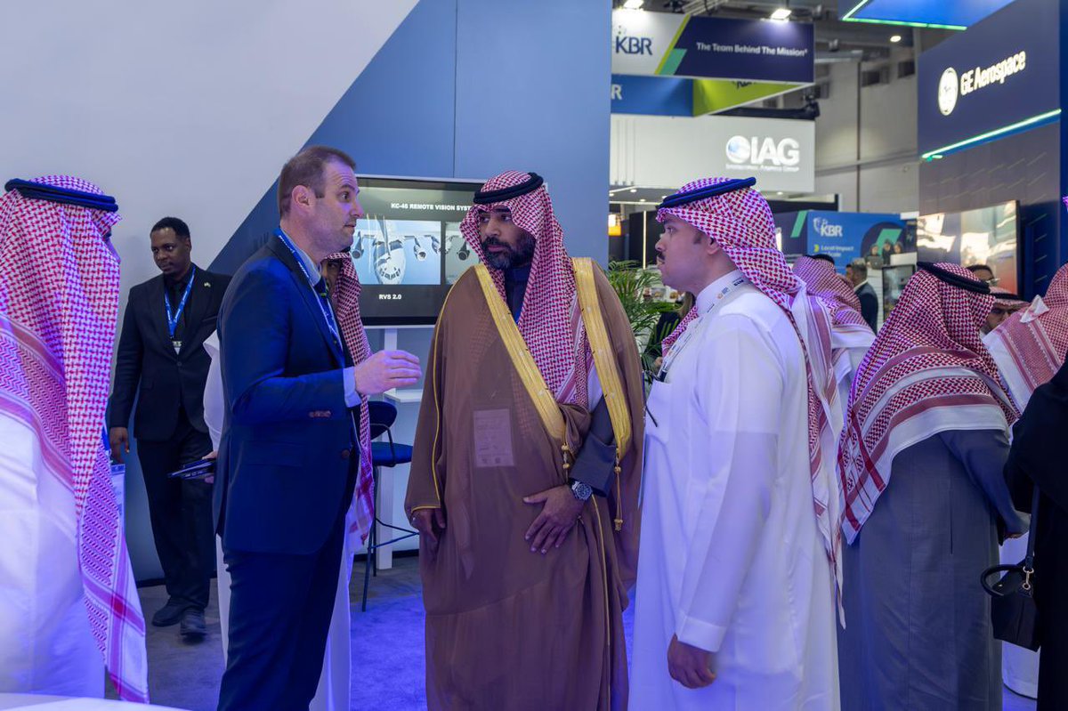 ضمن زيارة رئيس مجلس إدارة شركة درع الحياة، سعادة الأستاذ هشام بن منصور الجمعان، إلى شركة بوينغ، اطّلع على جهود الشركة ومشاريعها وناقش فرص التعاون في قطاع الطيران لتعزيز الشراكات ودعم الابتكار.

#WDS2026 
#مستقبل_التكامل_الدفاعي