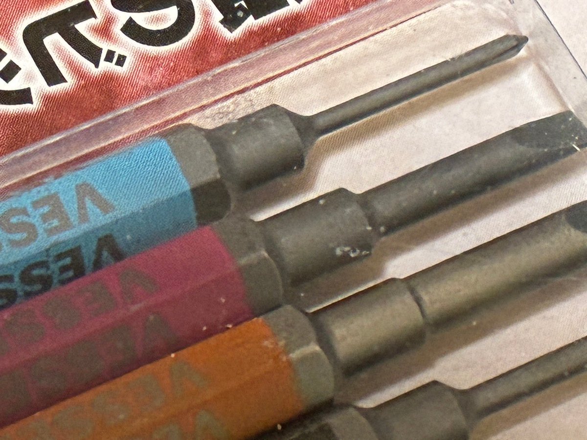 nobzoZ's tweet photo. 日々お世話になっている、我が愛すべきツール…
Anexのラチェット付シャカシャカドライバー
握りが大きい分トルクが伝わり易いし、微妙な力加減も調整しやすい
剛性の高いVESSELのビットとの相性もいい
一番小さいビットは眼鏡の小さなネジの増し締めにも便利
#Anex
#VESSEL https://t.co/t4QpdlTsA9