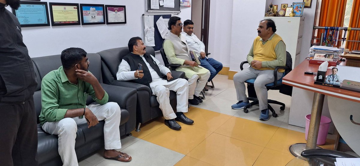 पूर्व विधायक समाजवादी आन्दोलन के नेता मेरे गार्जियन श्री सुरेश यादव जी (सलेमपुर) को हनुमानजी जल्दी स्वास्थ्य करें...