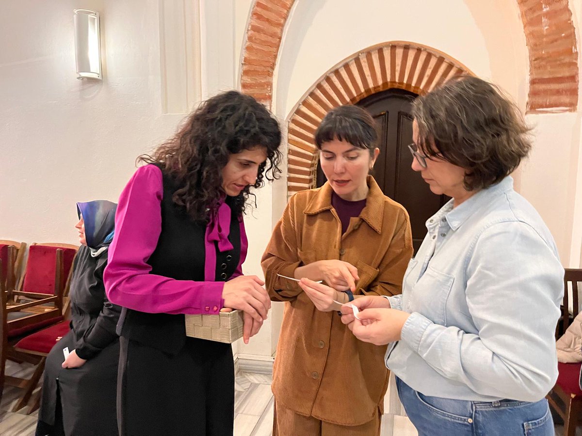 📌 Bursa Öğretmen Akademileri

Şehir ve Kültür Akademisi kapsamında, Türkçe Öğretmeni Seda Yiğit ile gerçekleştirdiğimiz “Bir Kitap Bir Öğretmen Bir Anne Her Şeyi Değiştirir” programında öğretmenlerimizle bir araya geldik. ✨

<a href="/tcmeb/">Millî Eğitim Bakanlığı</a>
<a href="/farukyelkenci/">Ömer Faruk Yelkenci</a>
<a href="/bursailmem16/">Bursa İl Millî Eğitim Müdürlüğü</a>
<a href="/GurhanCokgezer/">Gürhan Çokgezer</a>