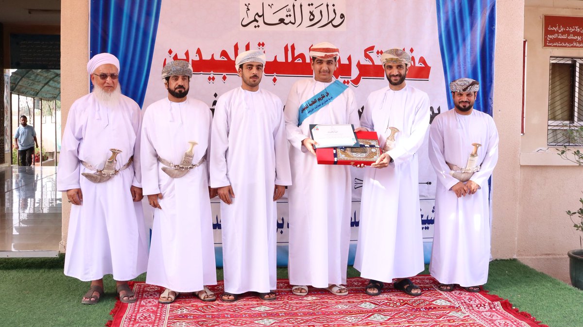 EduGovNBT2334's tweet photo. 🎉✨ تهنئة ✨🎉
تتقدّم إدارة المدرسة بخالص التهنئة للطالب/أسعد بن جميل السعدي بمناسبة تأهله للتصفيات الثانية في الأولمبياد العلمي الوطني لمادة الكيمياء 🧪🔬
إنجاز نفخر به ويعكس تميّزه واجتهاده وطموحه نحو التفوق 🌟

#الأولمبياد_العلمي_الوطني
#الكيمياء https://t.co/O3LhNVLvuK