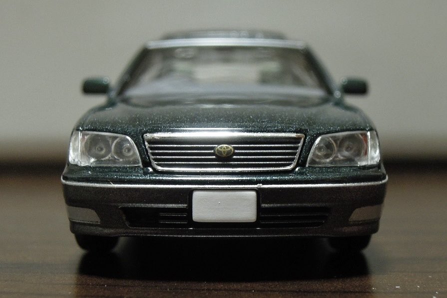 今月発売のトミカリミテッドヴィンテージネオは20系後期セルシオ。この