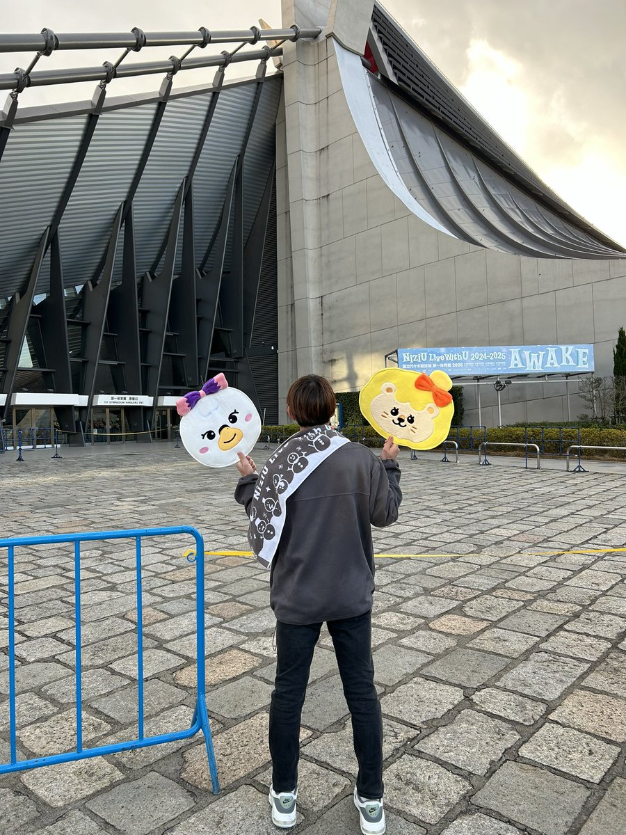 まこぼう tweet media