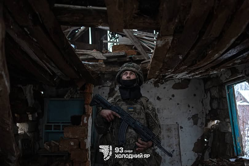 War chronicle:
Both sides exchanged intense strikes behind the opponent's lines.
👉The aggressor launched a combined strike on Ukrainian territory:
📌Of the 396 long-range attack drones of various types, the Ukrainians managed to shoot down/divert 367 drones from their targets