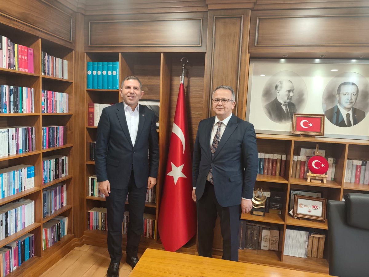 MEB Personel Genel Müdürümüz Sayın Bülent Çiftçi’yi makamında ziyaret ederek norm fazlası öğretmenler, yönetici atama süreçleri, eğitim çalışanlarının talep ve beklentileri üzerine verimli bir görüşme gerçekleştirdik. 
Kıymetli kabulleri ve nazik misafirperverlikleri için Sayın