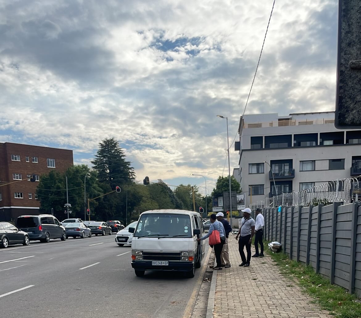 Sengthole amataxi aya emsebenzini nasendlini 😁😁