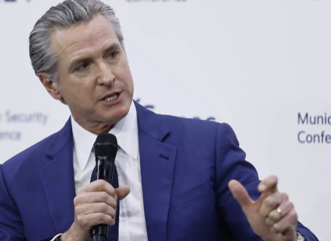 funder's tweet photo. Newsom takes the world stage! 🌎 While Trump fails, California signs a historic deal with Ukraine. https://t.co/b97JJN4345 https://t.co/XsnSiLYhMI