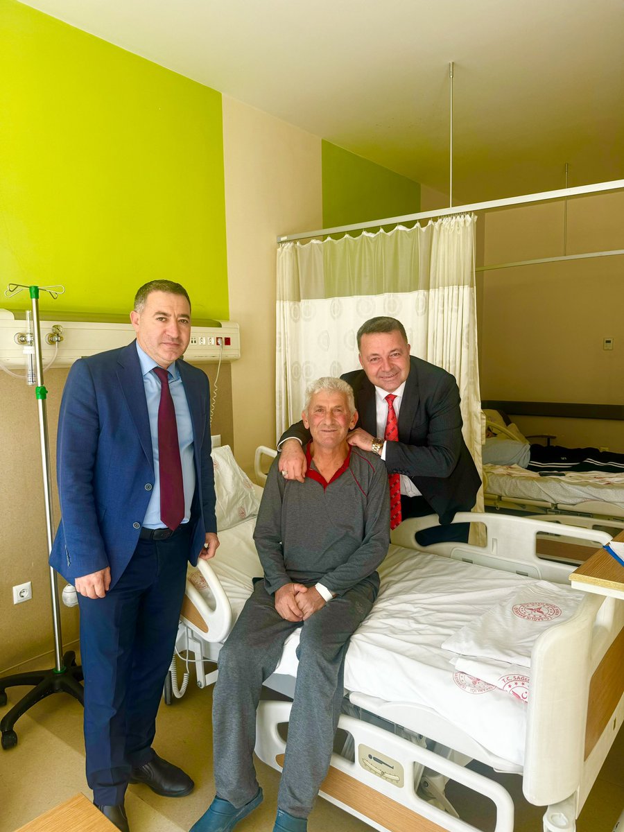 İlçe başkanımız Bülent Tekin ile beraber meclis üyemiz kıymetli kardeşim Av.Fatma Bozkır’ın babası Mehmet Bozkır’ı tedavi gördüğü hastanede ziyaret ettik.Rabbim tüm hastalarımıza şifalar nasip etsin…