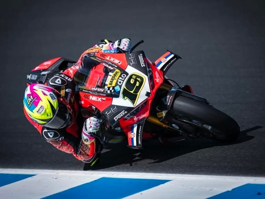 <a href="/19Bautista/">Alvaro Bautista Arce</a> scusami se lo scrivo ( in italiano )
Ma a te la zavorra non la tolgono perché hanno paura di te e hanno paura di ammettere che hanno sbagliato a mettere una regola che colpirà in futuro piloti leggeri come te ma non con lo stesso tuo talento e per me è giocare sporco