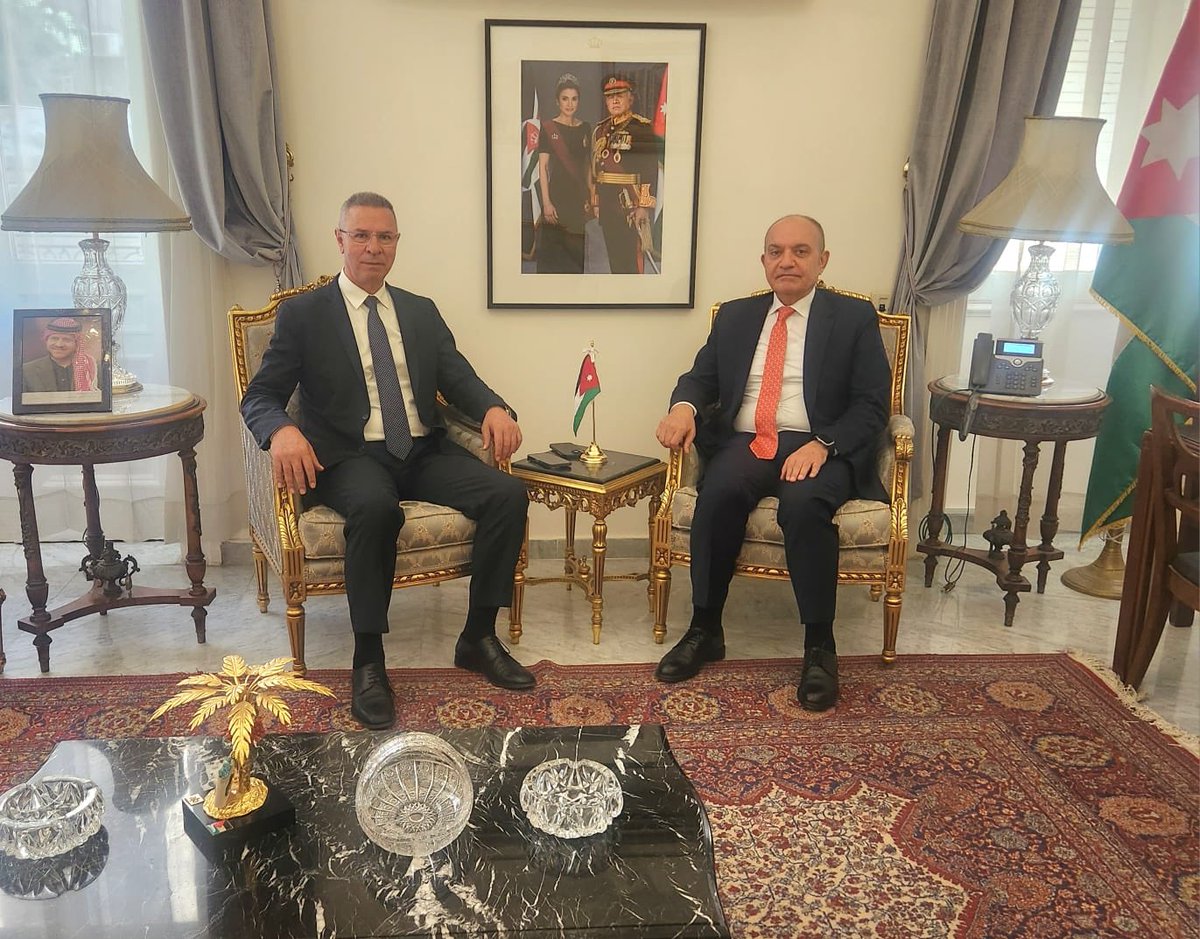 أكدت والسفير الدكتور فائد مصطفى، الأمين العام المساعد رئيس قطاع فلسطين والأراضي العربية المحتلة في <a href="/arableague_gs/">جامعة الدول العربية</a> مركزية القضية الفلسطينية وتربّعها على أولويات العمل العربي المشترك، مشددين على أهمية التنسيق والتشاور الدائم بين الدول العربية في دعم الموقف العربي في الدفاع، ضمن