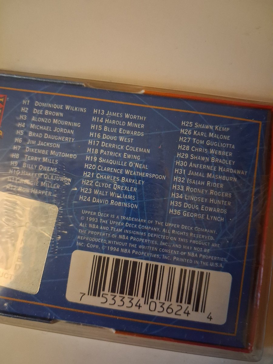 2060, c’est loin.  
Mais ce HoloJam 93‑94 semble décidé à rester avec moi jusque‑là.  
On verra qui lâche l’autre en premier😙