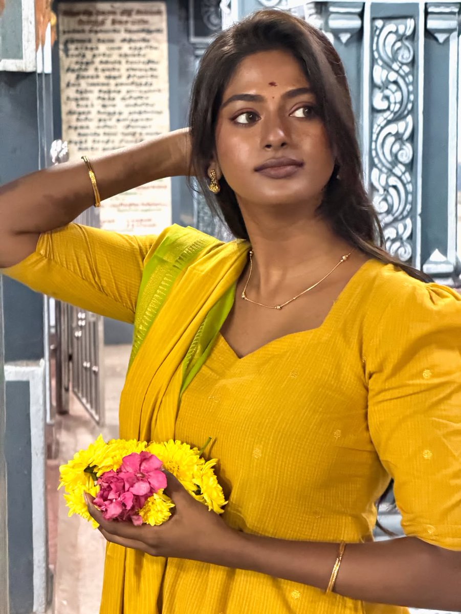 KollywoodCinima's tweet photo. . @Vinusha_Devi shares serene devotional photos, radiating divine grace, peaceful elegance, and spiritual charm, beautifully reflecting faith, devotion, and inner positivity β¨π
#VinushaDevi #KollywoodCinima #KcGallery #Sai #Cinema #Heroine #Actress https://t.co/axGL3itrom