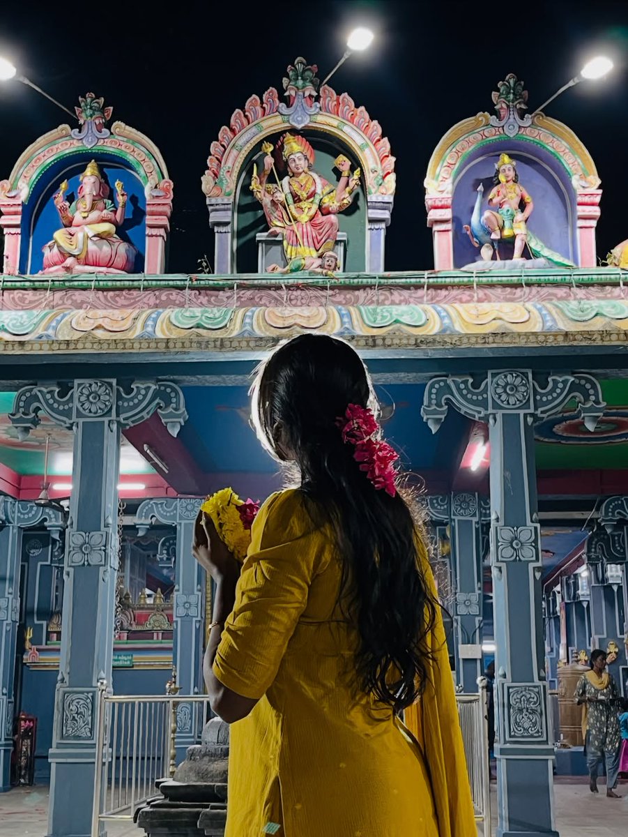 KollywoodCinima's tweet photo. . @Vinusha_Devi shares serene devotional photos, radiating divine grace, peaceful elegance, and spiritual charm, beautifully reflecting faith, devotion, and inner positivity β¨π
#VinushaDevi #KollywoodCinima #KcGallery #Sai #Cinema #Heroine #Actress https://t.co/axGL3itrom