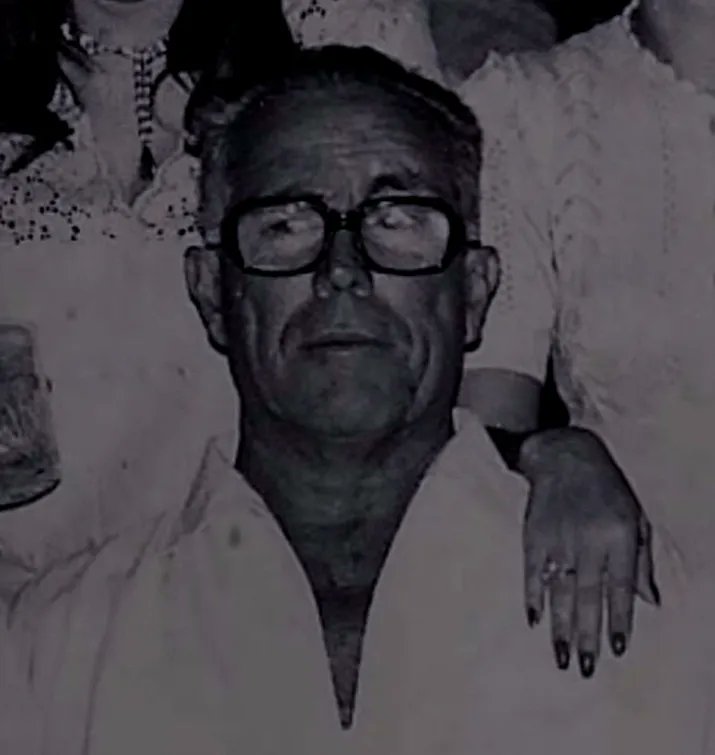 Durante años, Paraguay vivió bajo una dict4dura marcada por el control y el miedo, pero hubo una historia aún más oscura que casi no aparece en los libros.

youtu.be/OiXoSvhjrOk?si…
