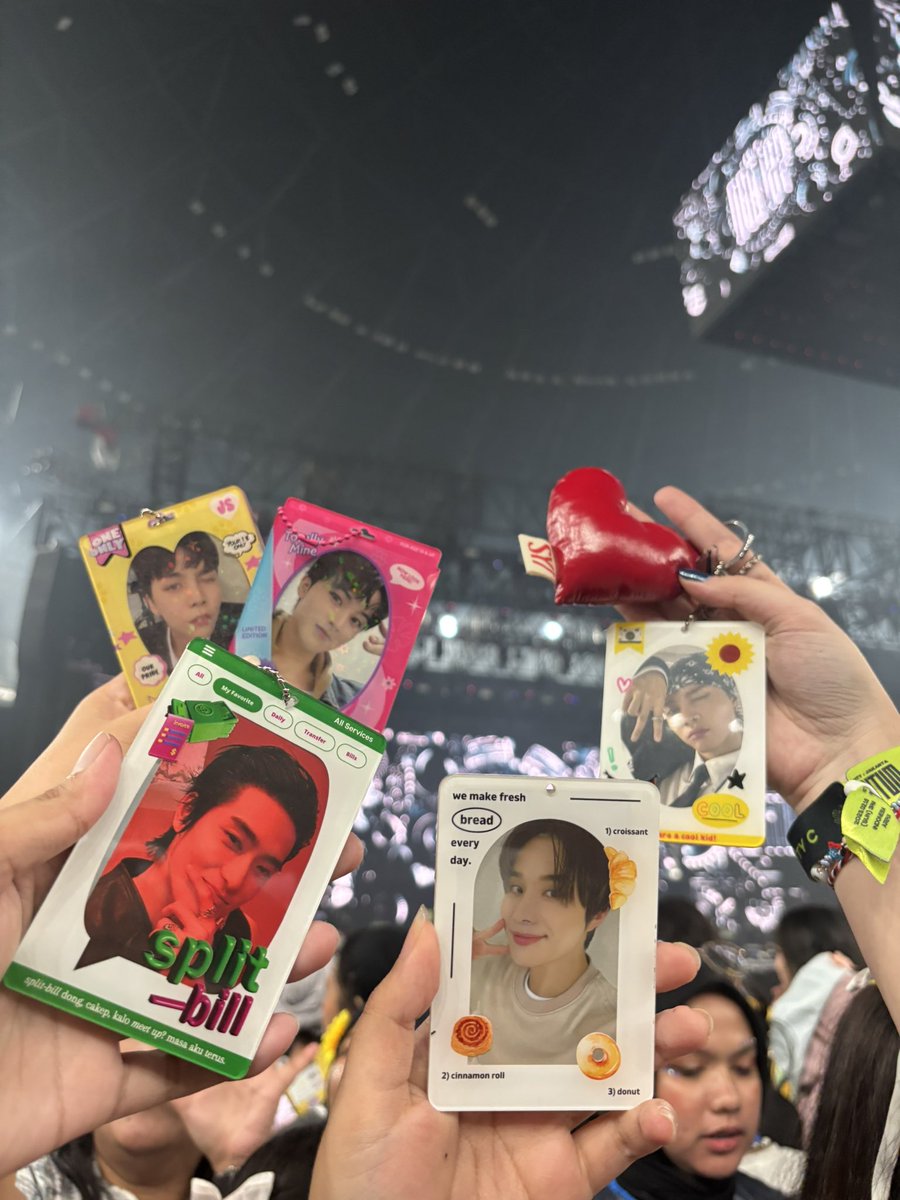 sugaringcondet's tweet photo. gw baru inget setahun yg lalu (tgl 16 Seh) itu konser ilichil WKWKWK happy anniv ya gays @beyondtheboys @mydearyoungho 😊 https://t.co/izsDpI4TVb