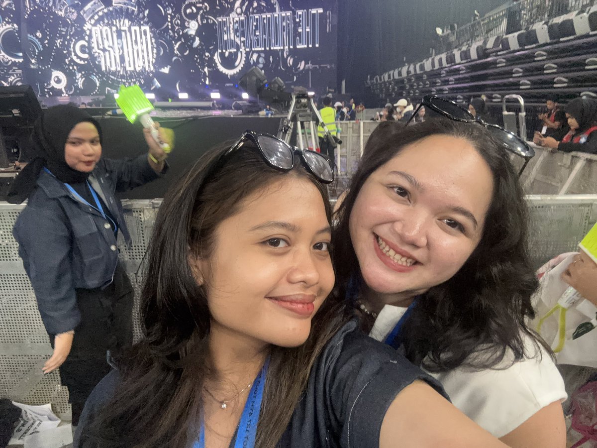 sugaringcondet's tweet photo. gw baru inget setahun yg lalu (tgl 16 Seh) itu konser ilichil WKWKWK happy anniv ya gays @beyondtheboys @mydearyoungho 😊 https://t.co/izsDpI4TVb