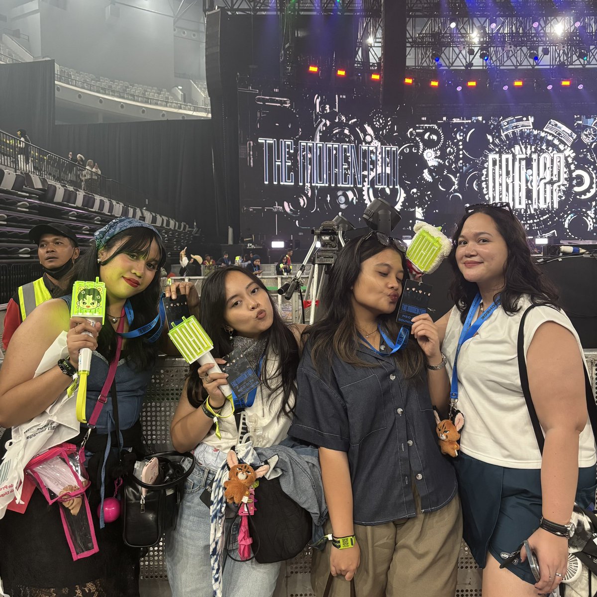 sugaringcondet's tweet photo. gw baru inget setahun yg lalu (tgl 16 Seh) itu konser ilichil WKWKWK happy anniv ya gays @beyondtheboys @mydearyoungho 😊 https://t.co/izsDpI4TVb