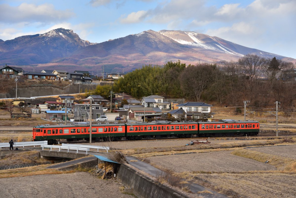 12Lcc2004's tweet photo. 2026.1.21 御代田 - 平原 767M 115系1000番 S3編成 浅間山 紀錄 #鉄道 https://t.co/Jeh60slVSK