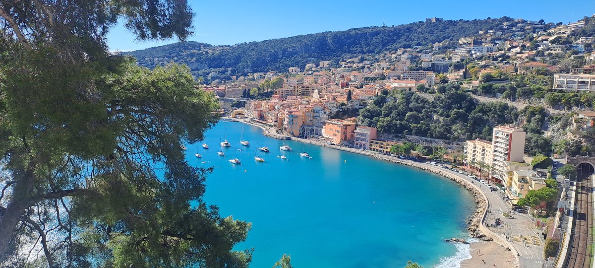 ChrysHart's tweet photo. Le bleu c'est comme un parfum on l'emporte avec soi pour le partager avec les autres !
#chasseurdebleu #sunvibes #partagedubeau #bleumediterraneen #alestausoleil
#onatousbesoindusud https://t.co/2z6Y5ffqXQ