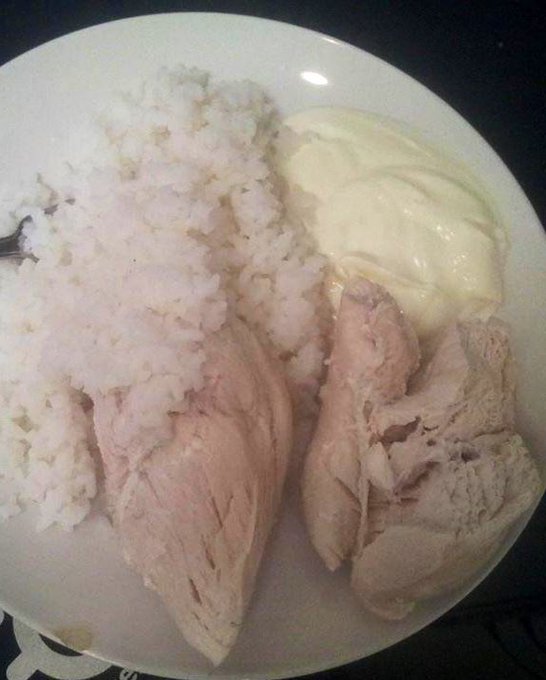oelma__'s tweet image. Boiled Chicken, Greek Yogurt &amp;amp; White Rice. What’s missing here? 🍗