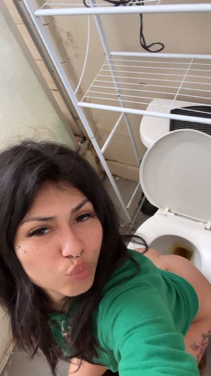 Wce PayMePretty101 She Is So Cute On The Toilet toiletselfie wce-paymepretty101-she-is-so-cute-on-the-toilet-toiletselfie