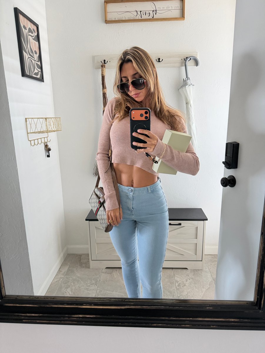 littlefitdevil's tweet photo. Millennial style never goes out of style ✌️
#milennial #style #milennialstyle #skinnyjeans #styleoftheday https://t.co/2EgoJqrJth