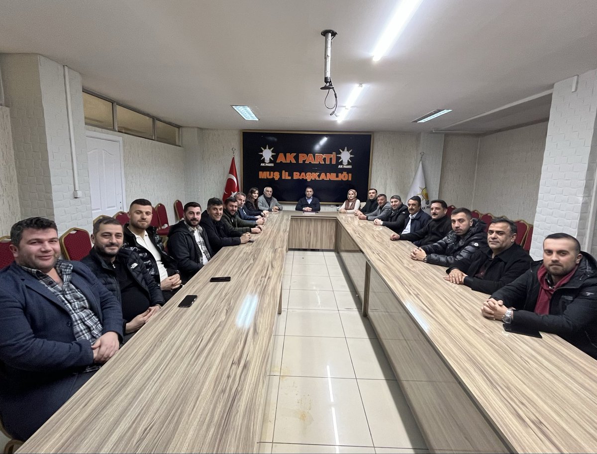 Merkez İlçe Başkanımız Sn. <a href="/AvErdalSenturk/">Erdal Şentürk</a> 'ün başkanlığında, Haftalık Yönetim Kurulu toplantımızı gerçekleştirdik.   

Toplantımız hayırlara vesile olsun.