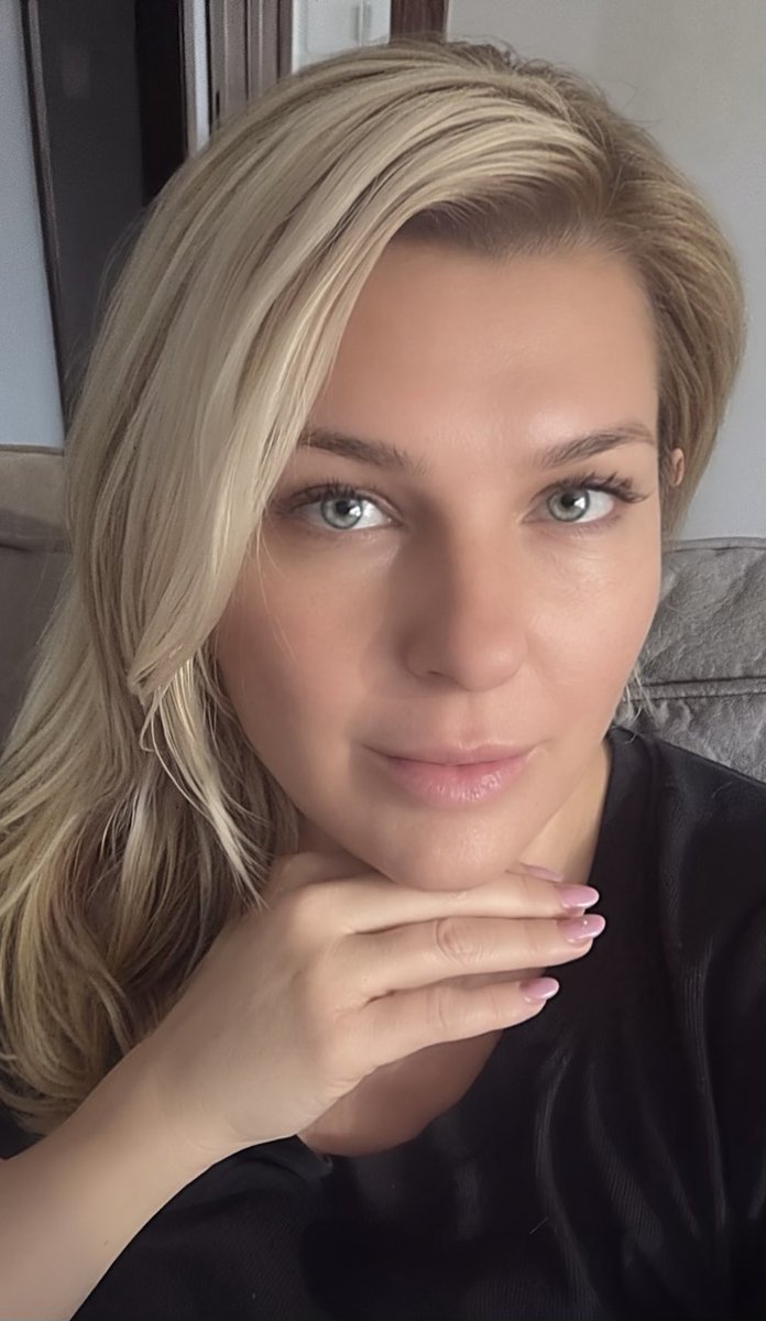 The glow I wanted
didn’t begin with products.

It began with
less stress,
more rest,
gentle routines,
and caring for my whole self.

Peace shows up in the skin. 🤍