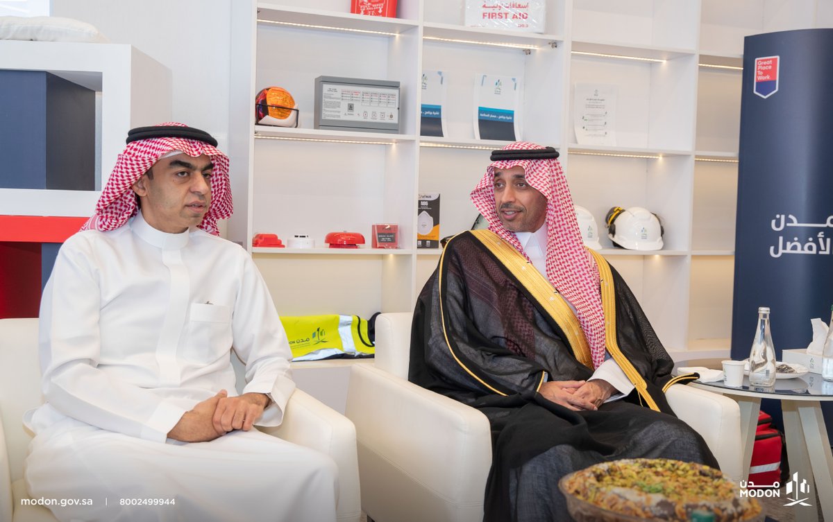 modon_ksa's tweet photo. تدشين المبنى الإداري في "واحة مدن بالجوف" على مساحة 3 آلاف م2 والمزود بنظام الطاقة الشمسية، لتعزيز منظومة الخدمات المقدمة للمستثمرين بما يسهم في دعم نمو الأعمال ضمن بيئة استثمارية متكاملة. https://t.co/exowJkHmc8