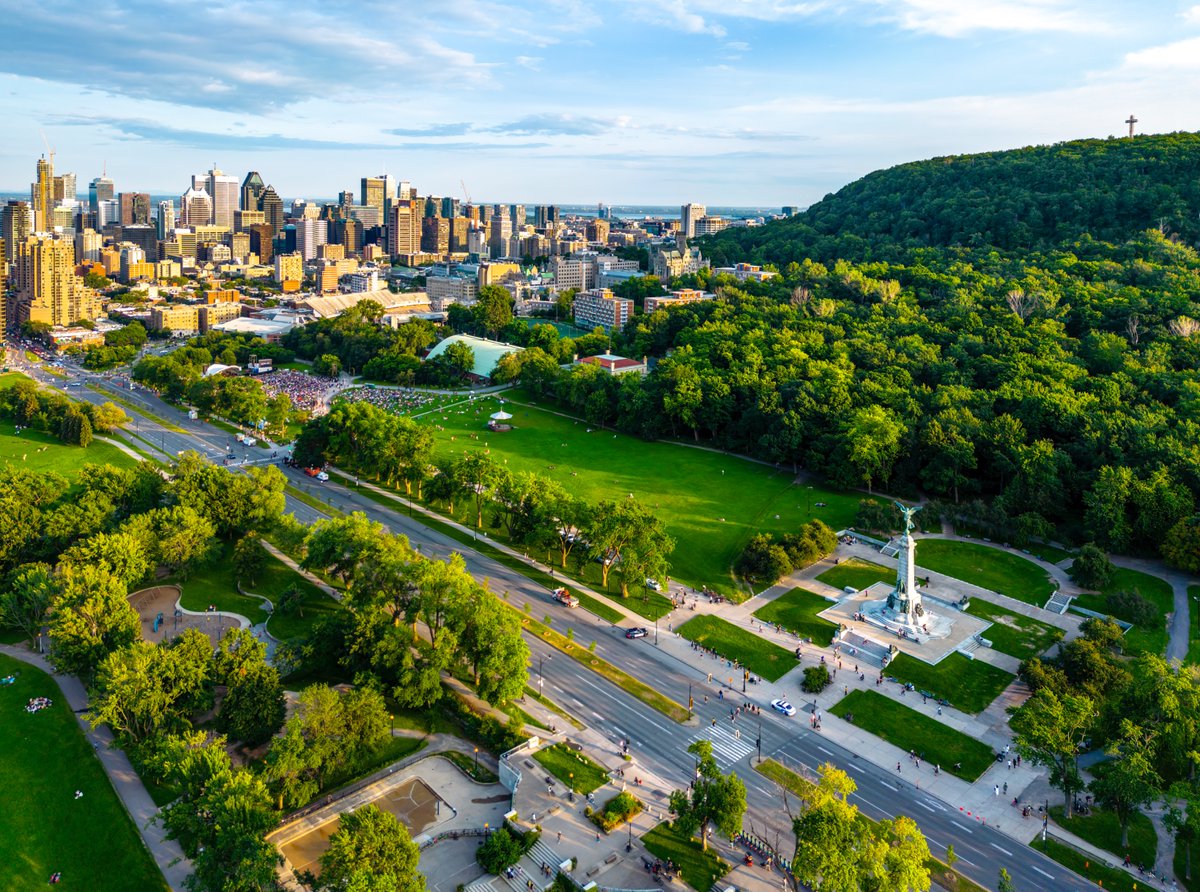 MeetMontreal's tweet image. Montréal is UNSTOPPABLE! ⚜️📈

The 2025 numbers are in: 11.8M visitors (+7.3%!) chose to visit our city last year. 

Get ready—2026 is going to be even bigger! 🚴🏎️🎷

Details → newswire.ca/news-releases/…

📷 @evablue #Tourism #Montreal #EventProfs