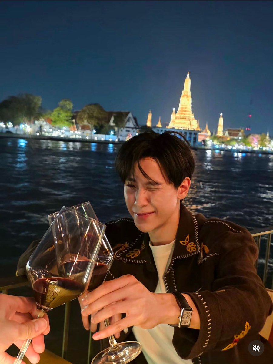 pwpicha's tweet image. วิลเลี่ยมเอสไปร้านเดียวกับจูมาร์คเลย คือไรช่วงนี้คู่รักตึกอโศกชอบไปเดทร้านนี้หรอ