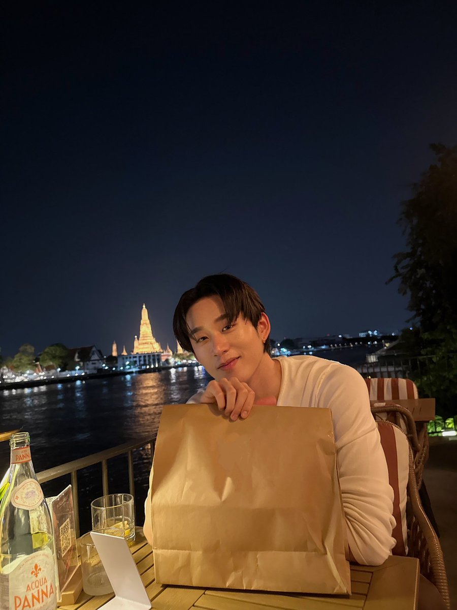 วิลเลี่ยมเอสไปร้านเดียวกับจูมาร์คเลย คือไรช่วงนี้คู่รักตึกอโศกชอบไปเดทร้านนี้หรอ