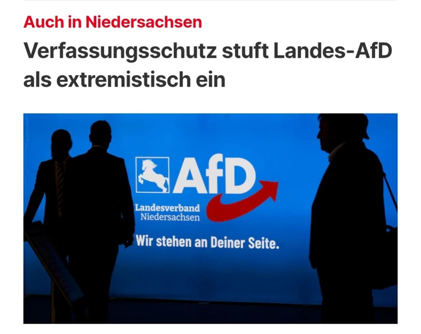 Sandiag42664598's tweet image. Eines steht fest: Der von #Reusch, Chrupalla und Krah vertretene Unterwerfungskurs gegenüber dem #Verfassungsschutz ist krachend gescheitert. Er entfaltet keine Wirkung.

Er führt nur dazu, dass die #AfD im öffentlichen Meinungskampf immer wieder in die Defensive gerät.