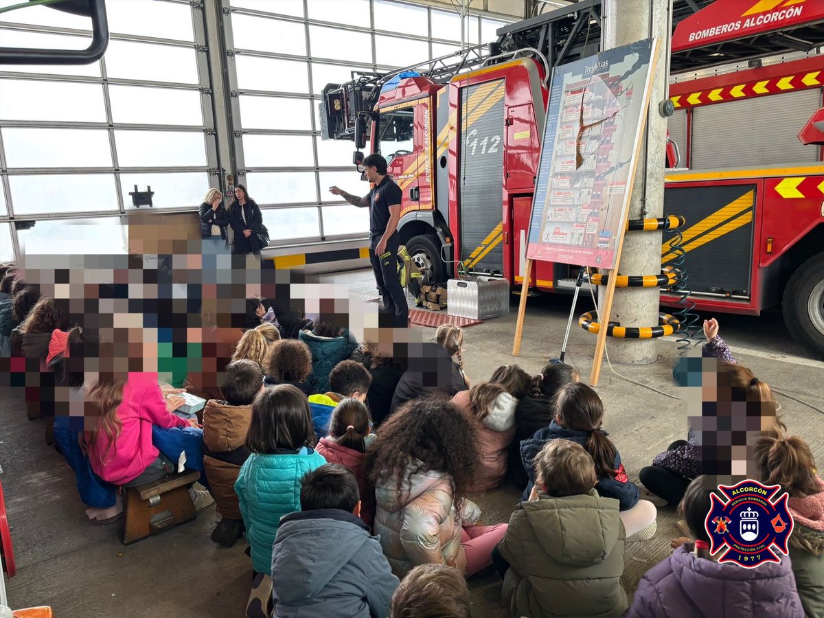 🚒🎒 Hoy hemos recibido la visita de los alumnos de 1º y 2º de Primaria del Colegio Claudio Sánchez Albornoz, #Alcorcón 

Una mañana divertida aprendiendo prevención de incendios, adaptada a su edad.

🧠🔥 Porque la prevención no es una tontería… es la solución.
