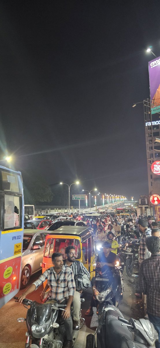 cin_tsundoku's tweet photo. @dhans4all @poopoonga Status on the other side.. standstill traffic...17feb 6pm.. https://t.co/LSkV3mEL95