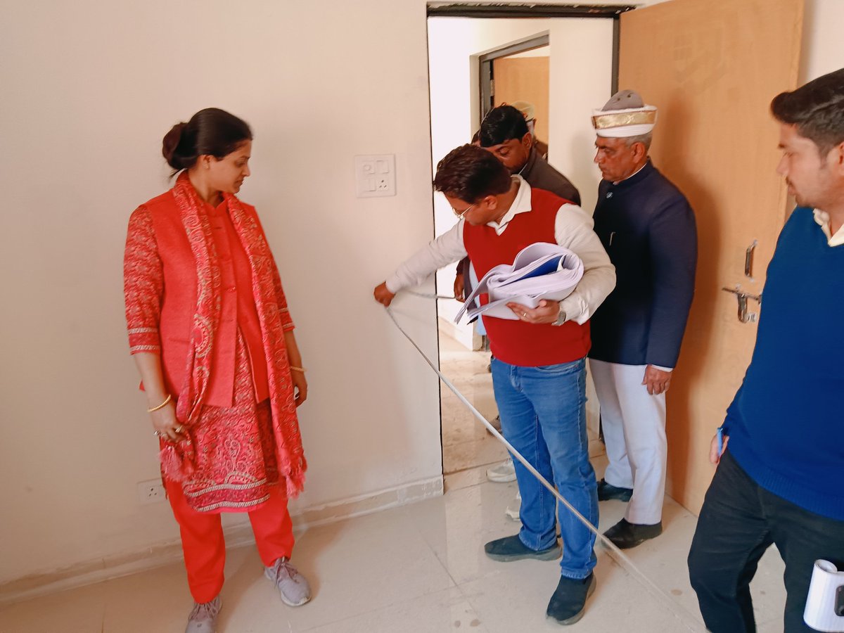 dmamroha's tweet photo. जिलाधिकारी श्रीमती निधि गुप्ता वत्स ने नव निर्मित तहसील नौगावां सादात के आवासीय और अनावासीय भवनों के निर्माण कार्यों का निरीक्षण कर आवश्यक दिशा निर्देश दिए।
@UPGovt  @CMOfficeUP @ChiefSecyUP @spgoyal
@InfoDeptUP @Comm_Moradabad https://t.co/IeVLEHI8hN