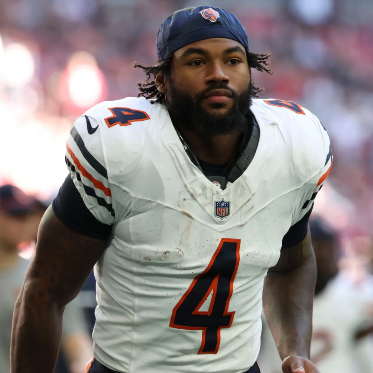 𝗧𝗥𝗘𝗡𝗗𝗜𝗡𝗚: Bears RB D’Andre Swift is hoping to return to Chicago, with his future uncertain, he told <a href="/Suntimes/">Chicago Sun-Times</a> 

“I have no idea [if I’ll be back], but hopefully I did enough for them to want me back because I know I don't want to go anywhere else, I hope it plays itself