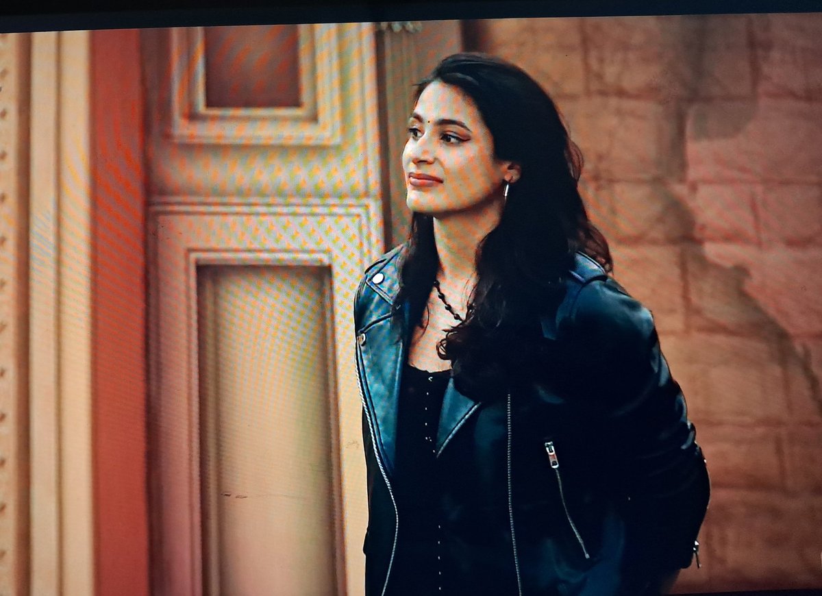 SakshiMish30028's tweet image. Supported Divya Agarwal through every show, but her current behavior is a total letdown.
Mujhe samjh nhi aa rha aarushi inke team me  jana kyo chahti hai..
 
#Splitsvilla #BigBoss #THE50 #Aarushichawla