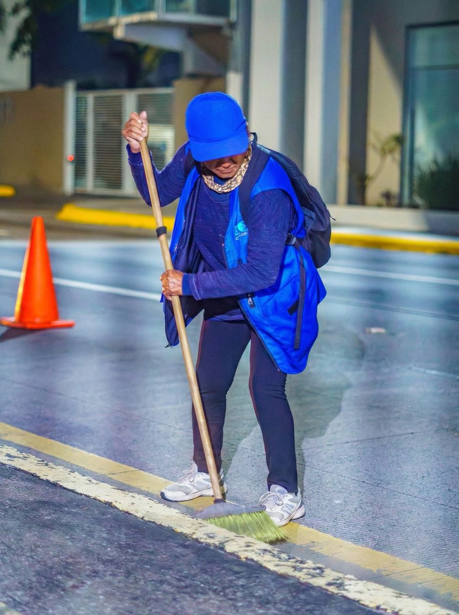 maryjosegamboa's tweet photo. Mientras la ciudad descansa, nuestras cuadrillas siguen trabajando con el programa de Gobierno Nocturno.

Estamos rehabilitando vialidades por las noches para no afectar el tránsito diario y atender primero las zonas donde más se necesita. 

Trabajo permanente, orden y resultados hacen una Ciudad Ejemplo.