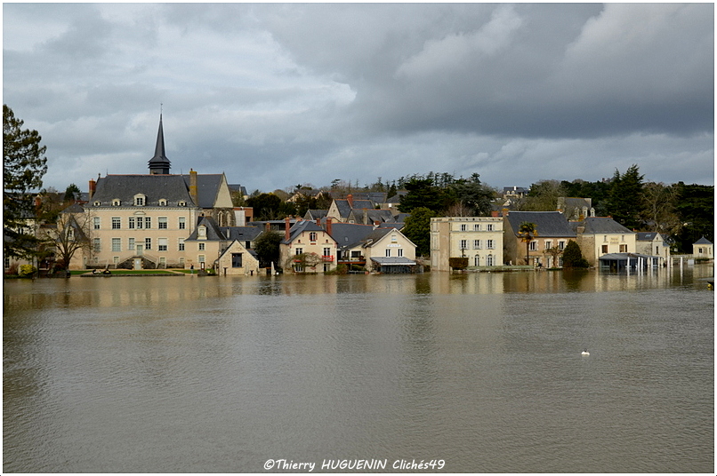 Cliches49's tweet photo. 📷 Bouchemaine : La confluence des crues
Après avoir salué la Mayenne à Montreuil-Juigné avant-hier, puis pris des nouvelles du quai de la Savatte à Angers hier, passage obligé par Bouchemaine.
#bouchemaine #angers #inondations #maineetloire #laloire #crues #anjou #Vigicrues https://t.co/G3mta8qk6M