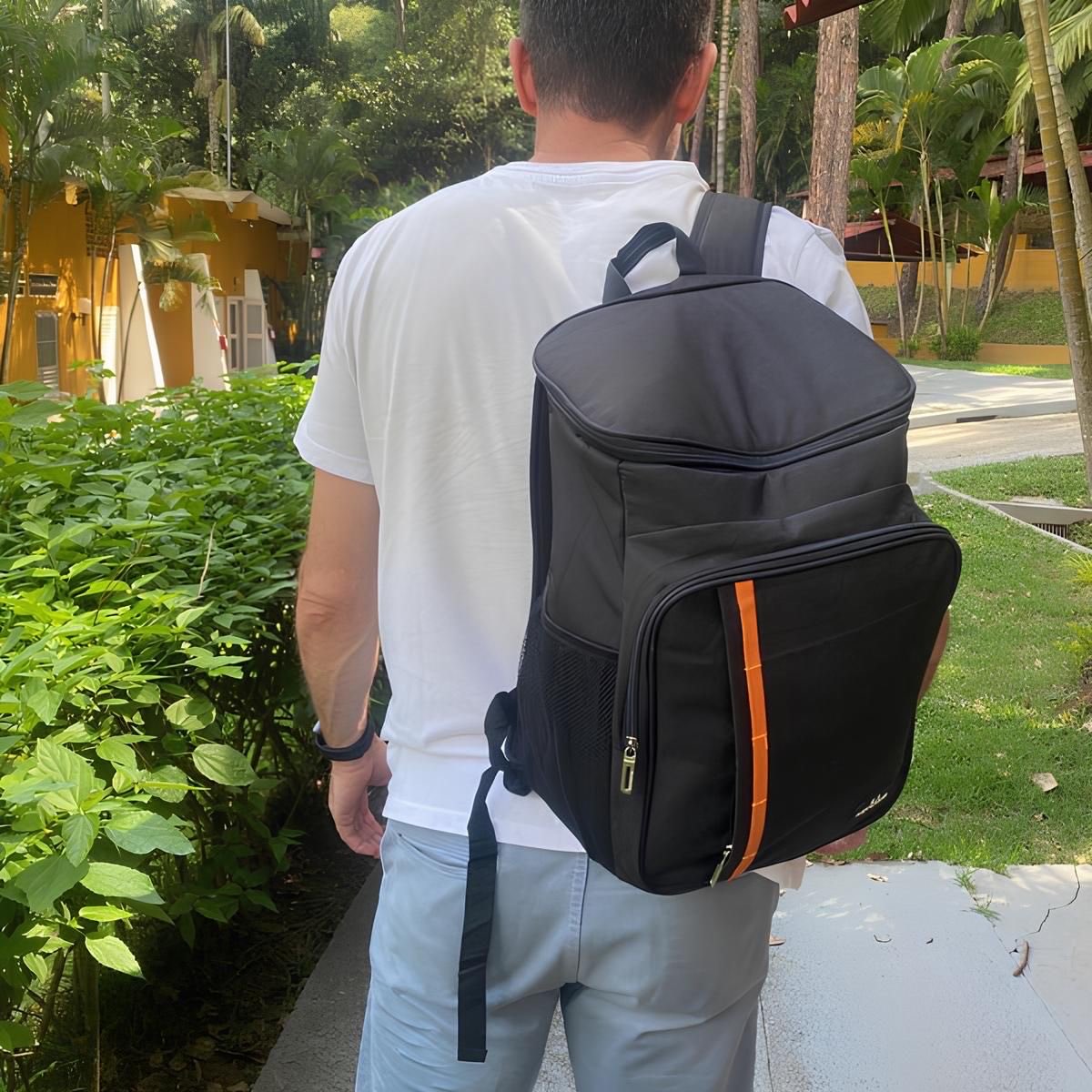 Mochila Térmica Cooler Capacidade 23l Impermeável Portátil Cor Preto