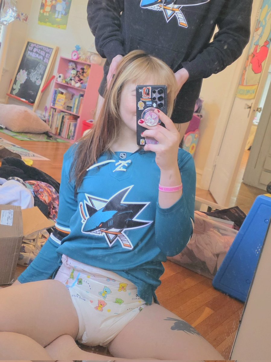 d_subby's tweet photo. When mommy puts you in a thick diaper and matching outfit before going out in public >> https://t.co/PpA9OmMgwp