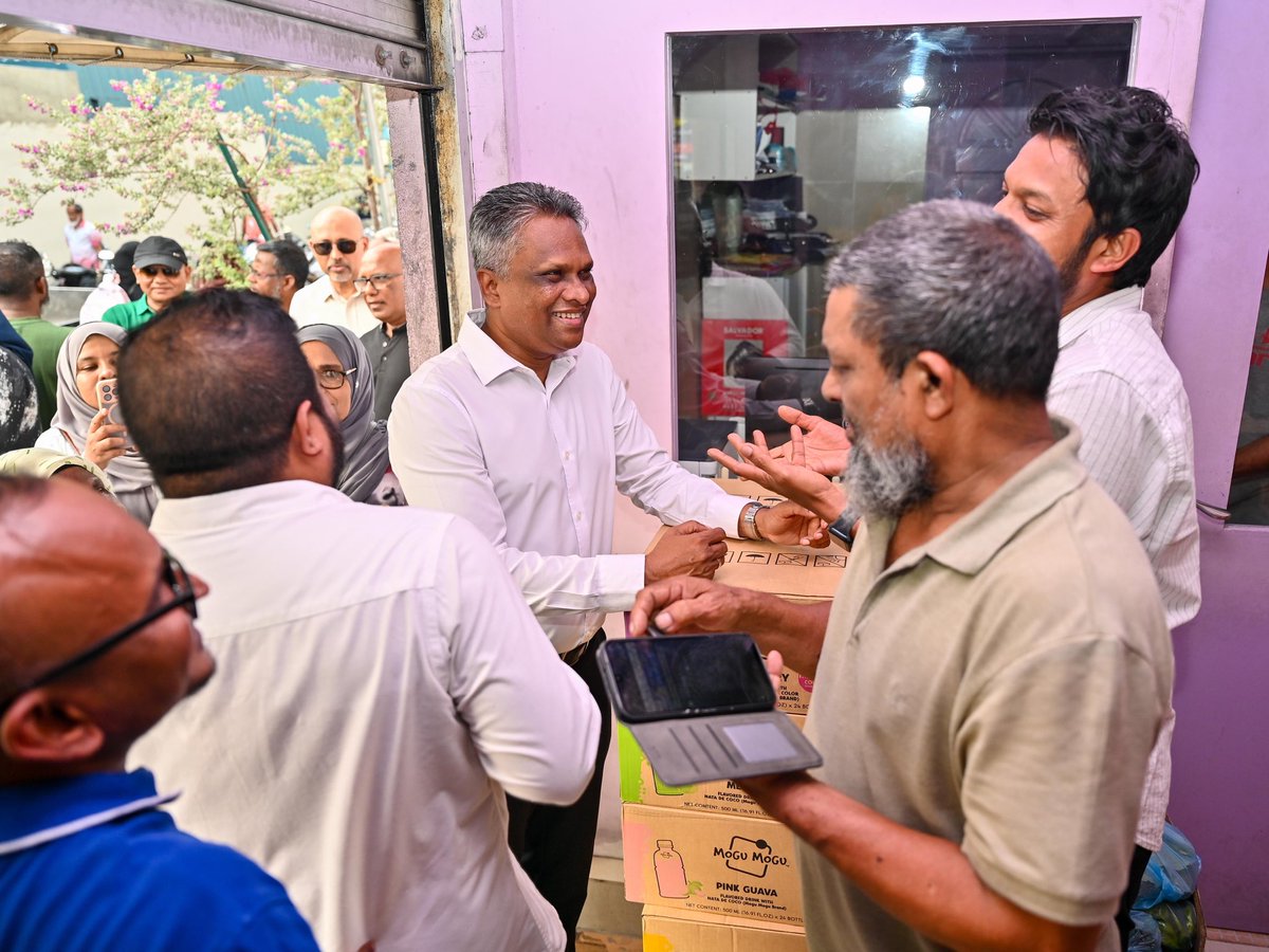 ކުރިއަށް އޮތް ލޯކަލް ކައުންސިލް އިންތިޚާބުގައި އެމްޑީޕީގެ ފަރާތުން މާލެ ސިޓީގެ މޭޔަރ ކަމަށް ވާދަކުރައްވާ ކެންޑިޑޭޓް މޭޔަރ  <a href="/adamazim/">Adam Azim, Mayor of Male’ City</a>  އާއި މާލެސިޓީގެ އ.ތ.މ ކޮމެޓީގެ ރައީސާކަމަށް ވާދަކުރައްވާ ކެންޑިޑޭޓޭ  <a href="/reesha_a/">Aishath Reesha</a> އާއި މާފަންނު ހުޅަނގު ދާއިރާގެ ކައުންސިލްއަށް ވާދަ ކުރައްވާ